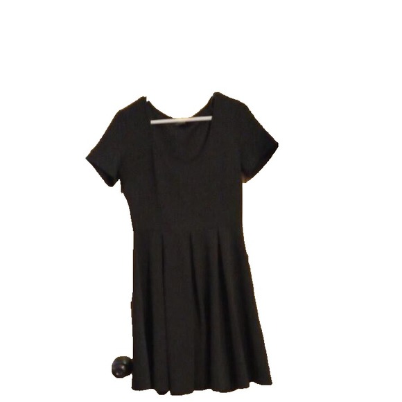 White Mark Dresses & Skirts - White Mark Woman Little Black Dress short sleeved M